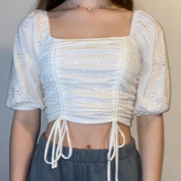 White top - Picture 1 of 3